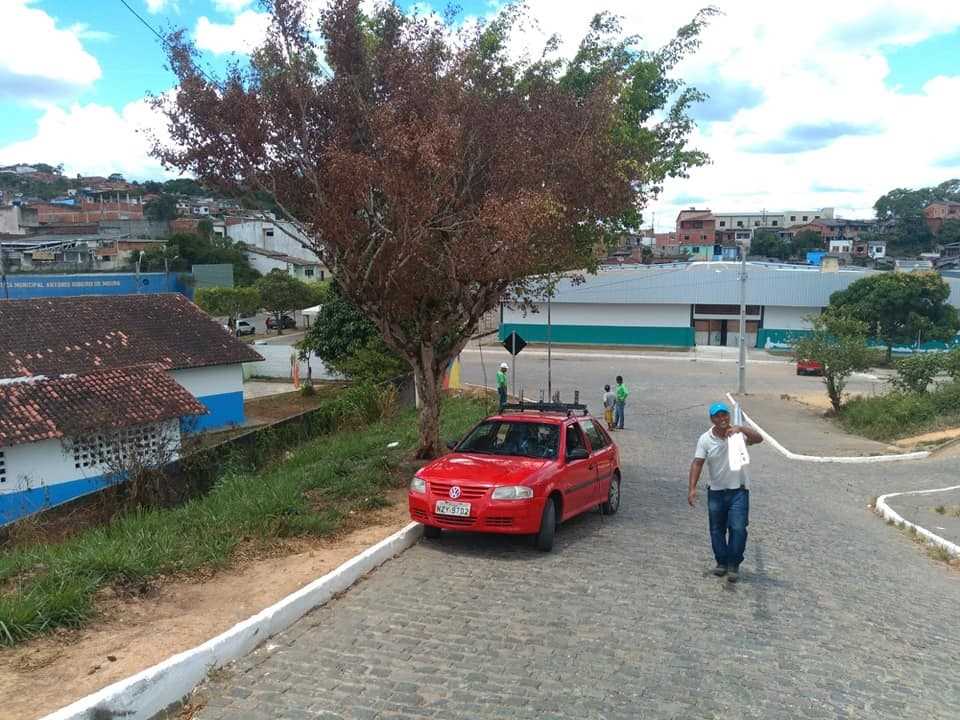 Ladeira do Colégio Municipal recebe mais iluminação para reforçar segurança dos estudantes
